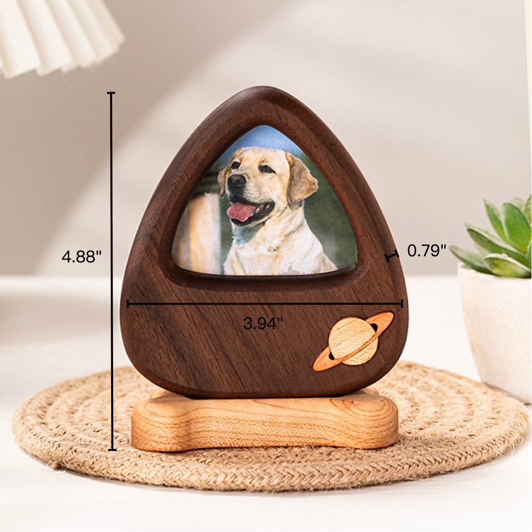 Wooden photo frame with a dog's picture, measurements indicated, on a light background.